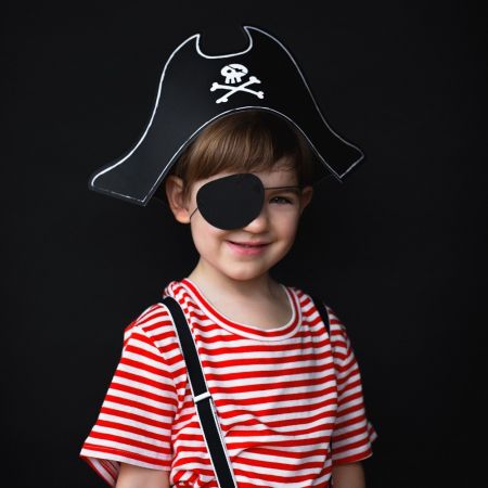 Chapeau de pirate et cache...