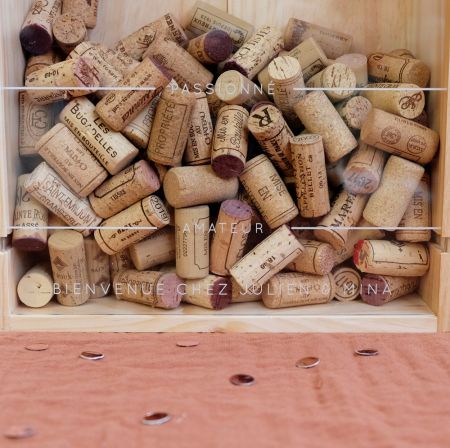 Cadre à bouchons de vin en bois personnalisable Le vin ne résout