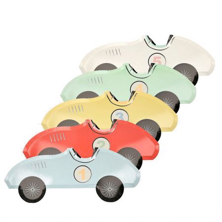 8 grandes assiettes...