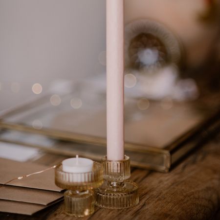 Bougeoir en verre ambré