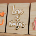 Carte en bois à personnaliser "Love is Magic"