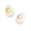 Marque place en bois et plexiglas personnalisable "œuf marguerite"