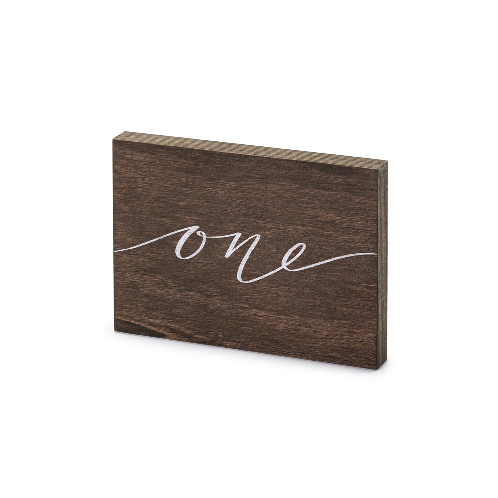 Numéro en bois sur table - ''One'
