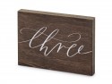 Numéro en bois sur table - ''Three'