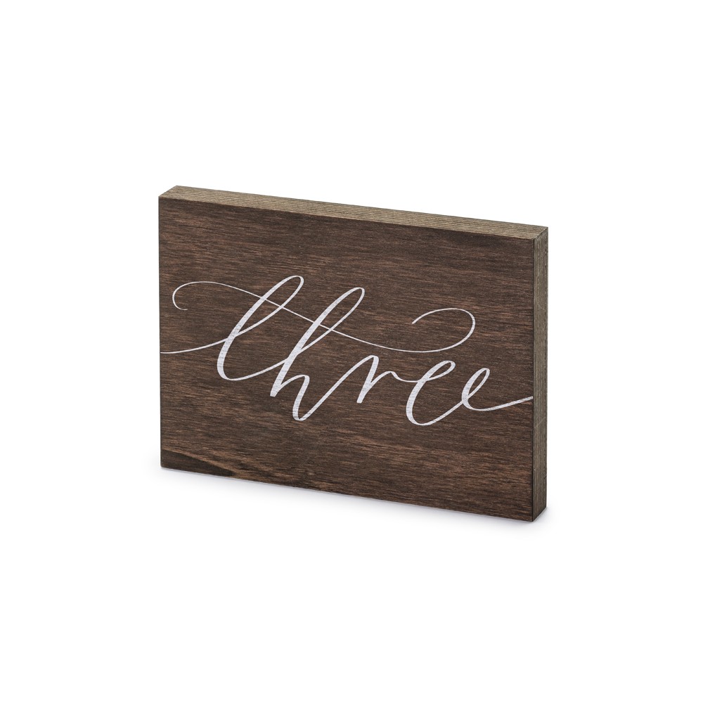 Numéro en bois sur table - ''Three'