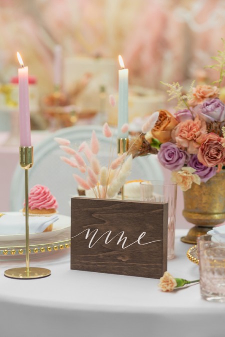 Numéro en bois sur table -...