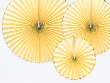 3 Rosettes décoratives...