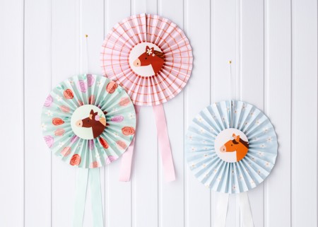 3 Rosettes décoratives - -...