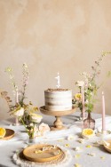 Bougie Numéro '1' - Blanche avec Pétales de Fleurs