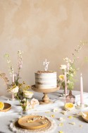 Bougie Numéro '7' - Blanche avec Pétales de Fleurs