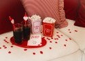 Kit pour une soirée cinéma à deux, rose et rouge