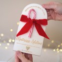 Arche de Noël personnalisée avec sucre d’orge, cœur doré et nœud rouge, vue de face