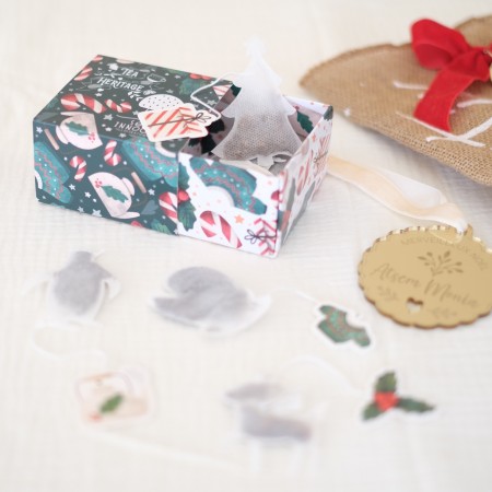 Coffret de thé de Noël Tea Heritage ouvert, avec ses sachets illustrés
