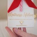 Arche de Noël personnalisée avec sucre d’orge, cœur doré et nœud rouge, vue de face