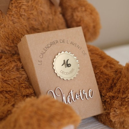 Détail de la pastille de date effaçable de la boîte du calendrier de l’Avent