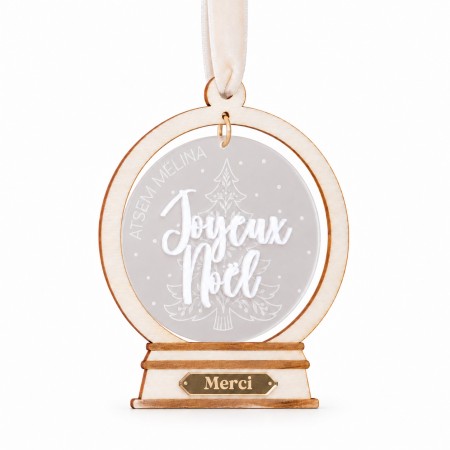 Boule à neige personnalisée "sapin de Noël" et enveloppe kraft, produit entier sur fond blanc avec une ombre légère