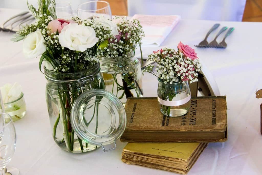 caroline blanc centre de table + livre