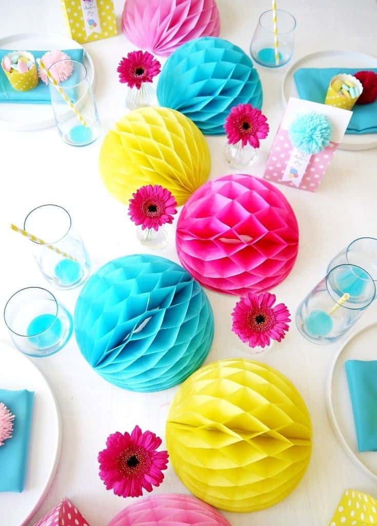 deco de table colorée anniversaire
