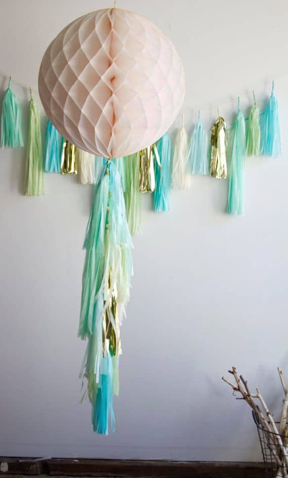 pompons deco anniversaire