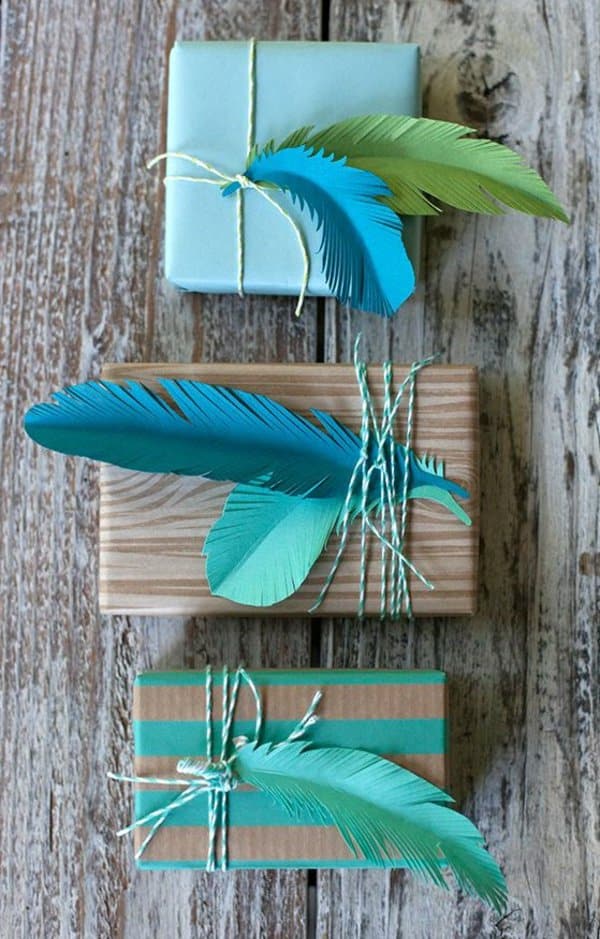 paquet cadeau plumes diy