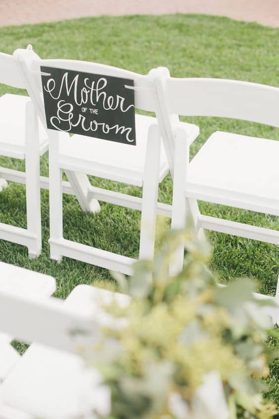 deco chaises mariage pancarte invités