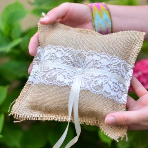 coussin-alliance-jute-dentelle-et-perle