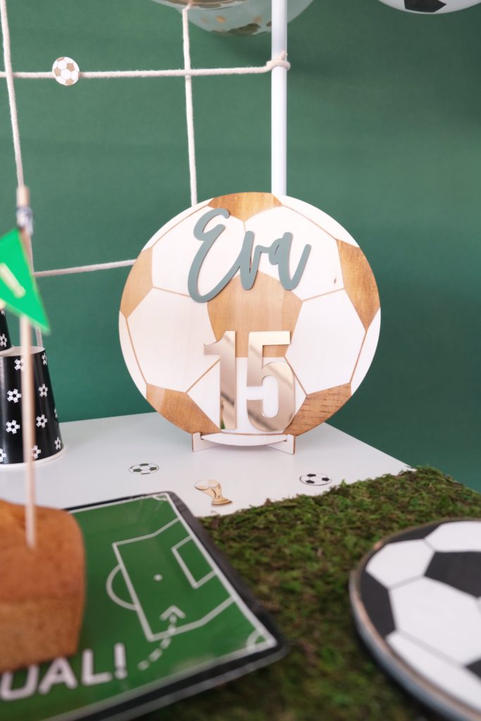 Comment décorer pour un anniversaire fille sur le thème football ? 